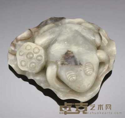 19th Century A celadon and russet jade carving of a toad 